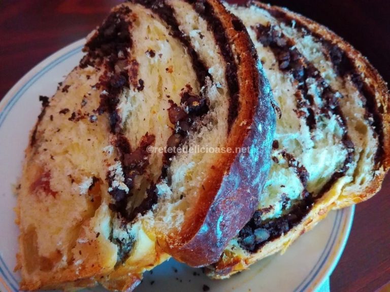 cozonaci pufosi de casa cu nuca rahat