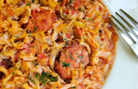 varza dulce calita cu carnati