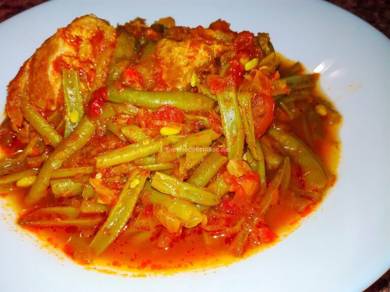 mancare de fasole verde congelata cu usturoi