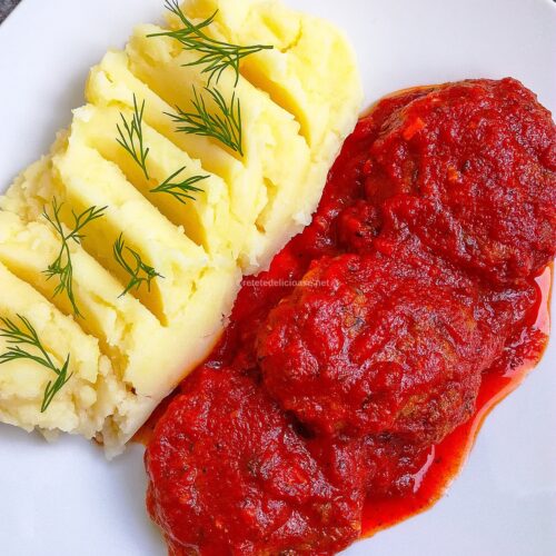 chiftele marinate in sos tomat